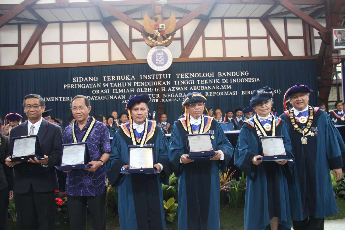 Dr (HC).Ir. Azwar Abubakar: Pentingnya Reformasi Birokrasi