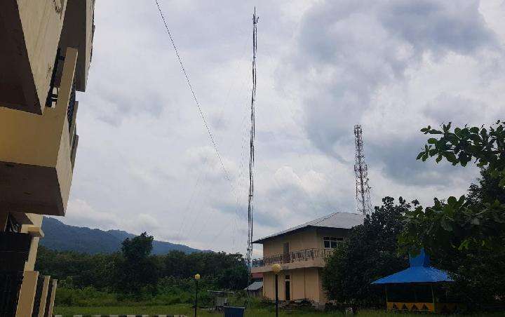 Tim Prof. Trio Adiono Bangun Sistem 4G Mandiri di Daerah Terpencil Maluku dan NTT