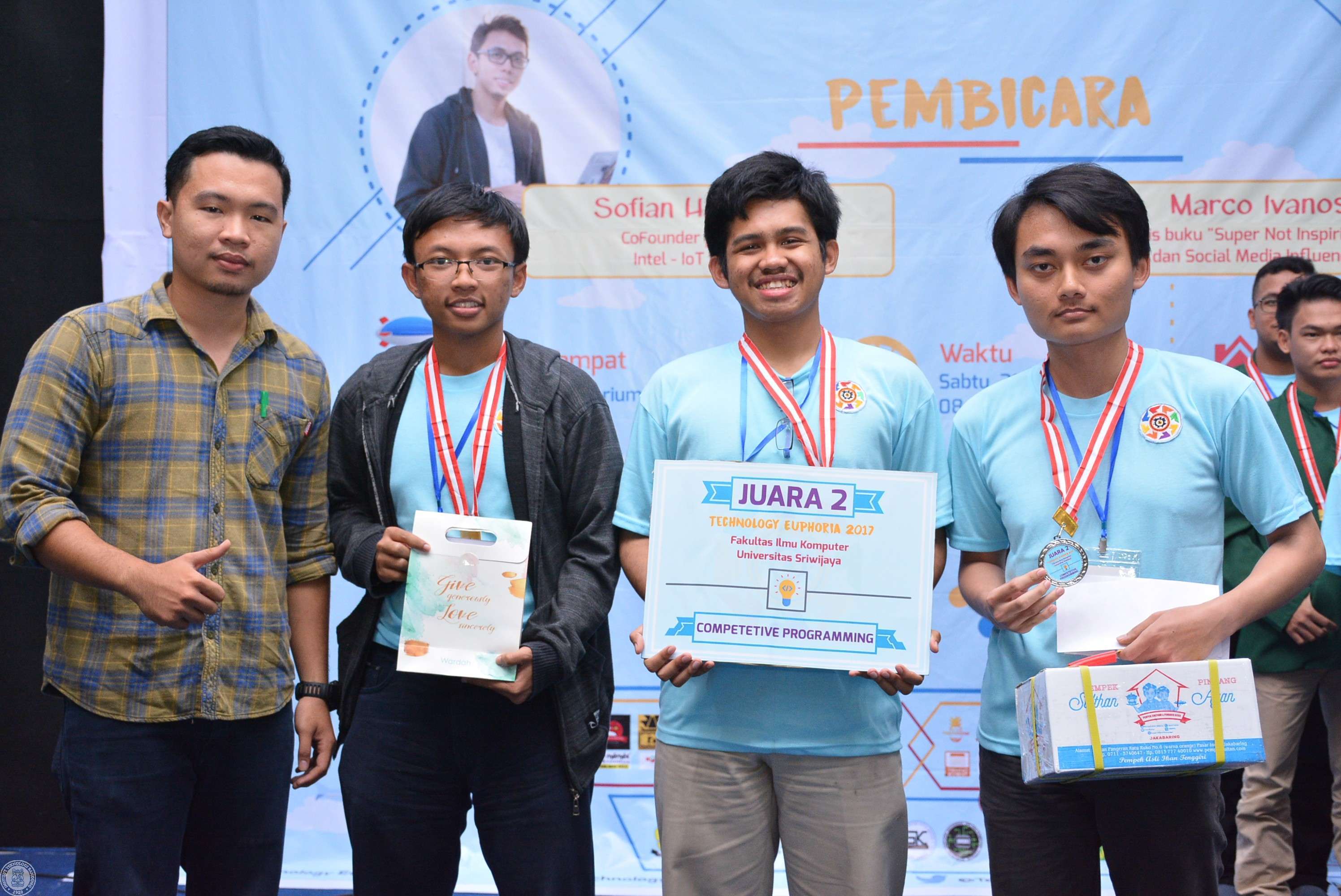Tiga Mahasiswa Teknik Informatika Juara 2 Competitive Programming di Techphoria 2017