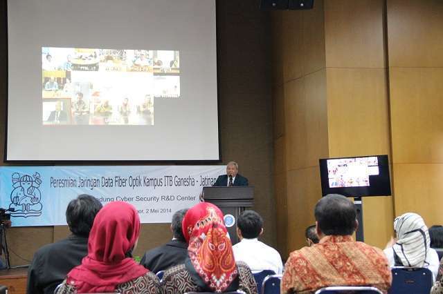 Dekanat Ikut Resmikan Jaringan FO Jalur Ganesha-Jatinangor Via Video Conference