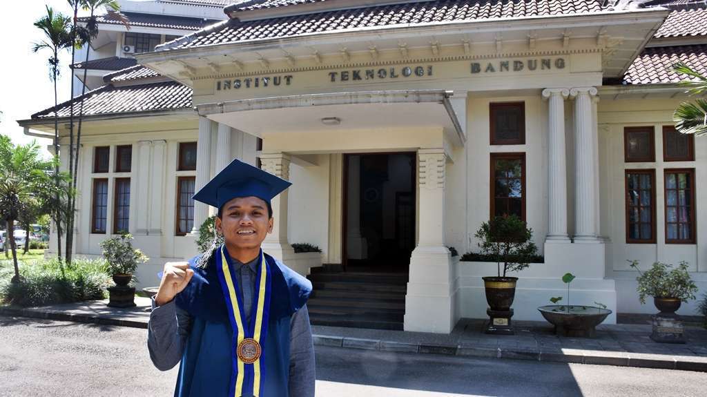 Muhammad Hilmi Asyrofi, Computer Science Graduate: Hafiz of Quran Recitation and Achievement in the Field of Robotics