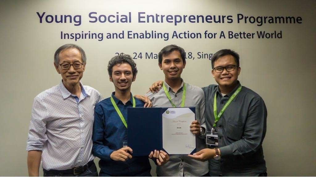 Perahu Nelayan Bertenaga Surya Antarkan Mahasiswa ITB ke Singapura