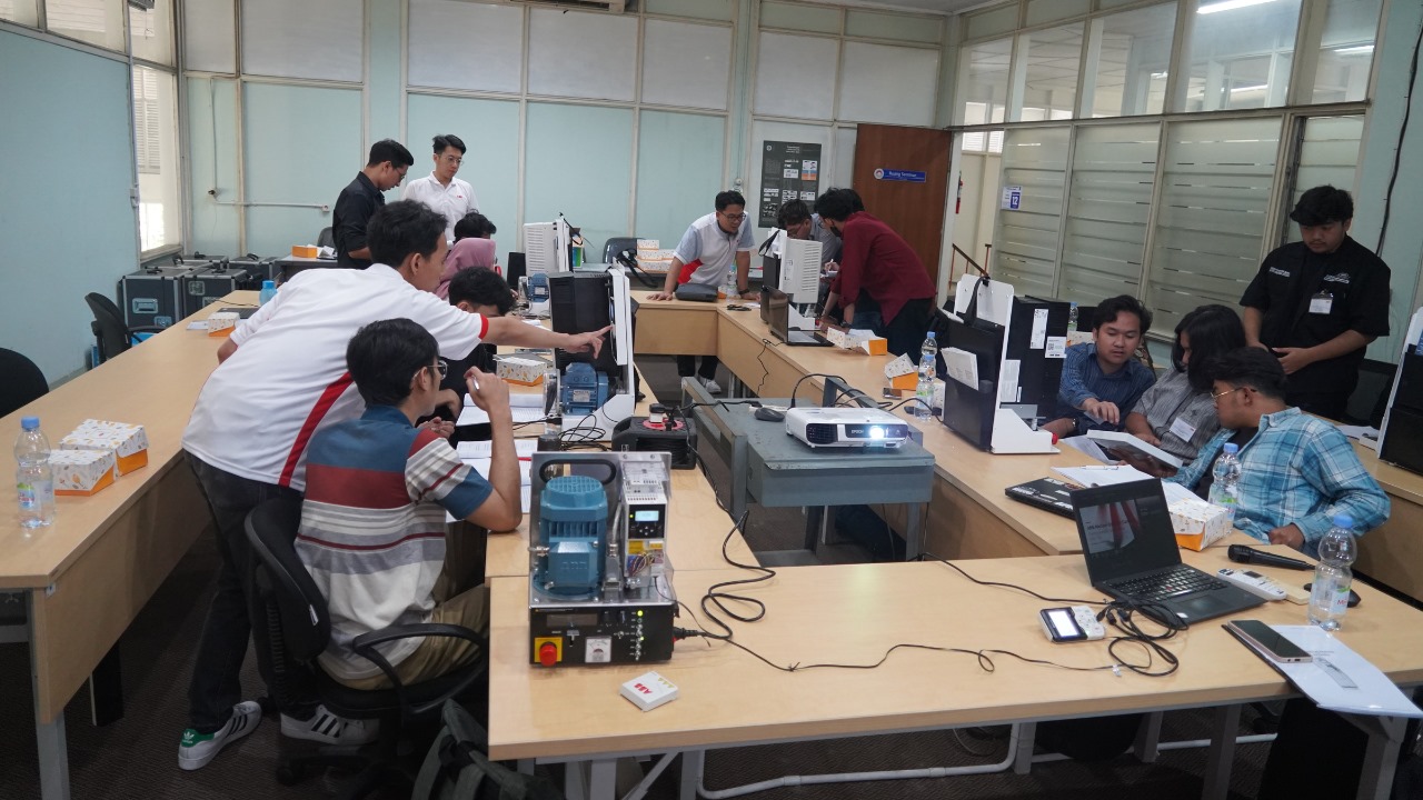 ABB Goes to Campus Roadshow: Pelatihan Variable Speed Drives di STEI ITB