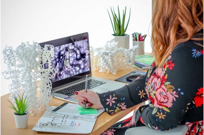 Online space fails to deliver as equalizer for female scientists