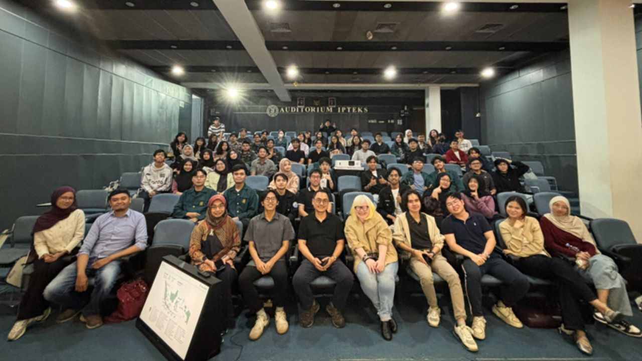STEI ITB Selenggarakan Kuliah Tamu “Indonesia’s Digital Financial War: Banks vs Fintech vs Big Tech”
