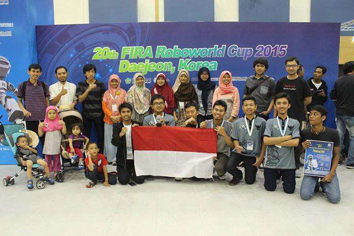 Tim Robotika STEI ITB Rebut Juara Pertama di FIRA RoboWorld Cup 2015