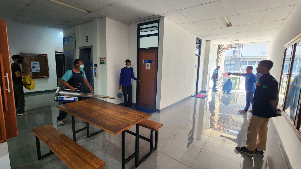 STEI ITB Laksanakan Kegiatan Fogging untuk Pencegahan Penyakit yang Disebabkan Nyamuk