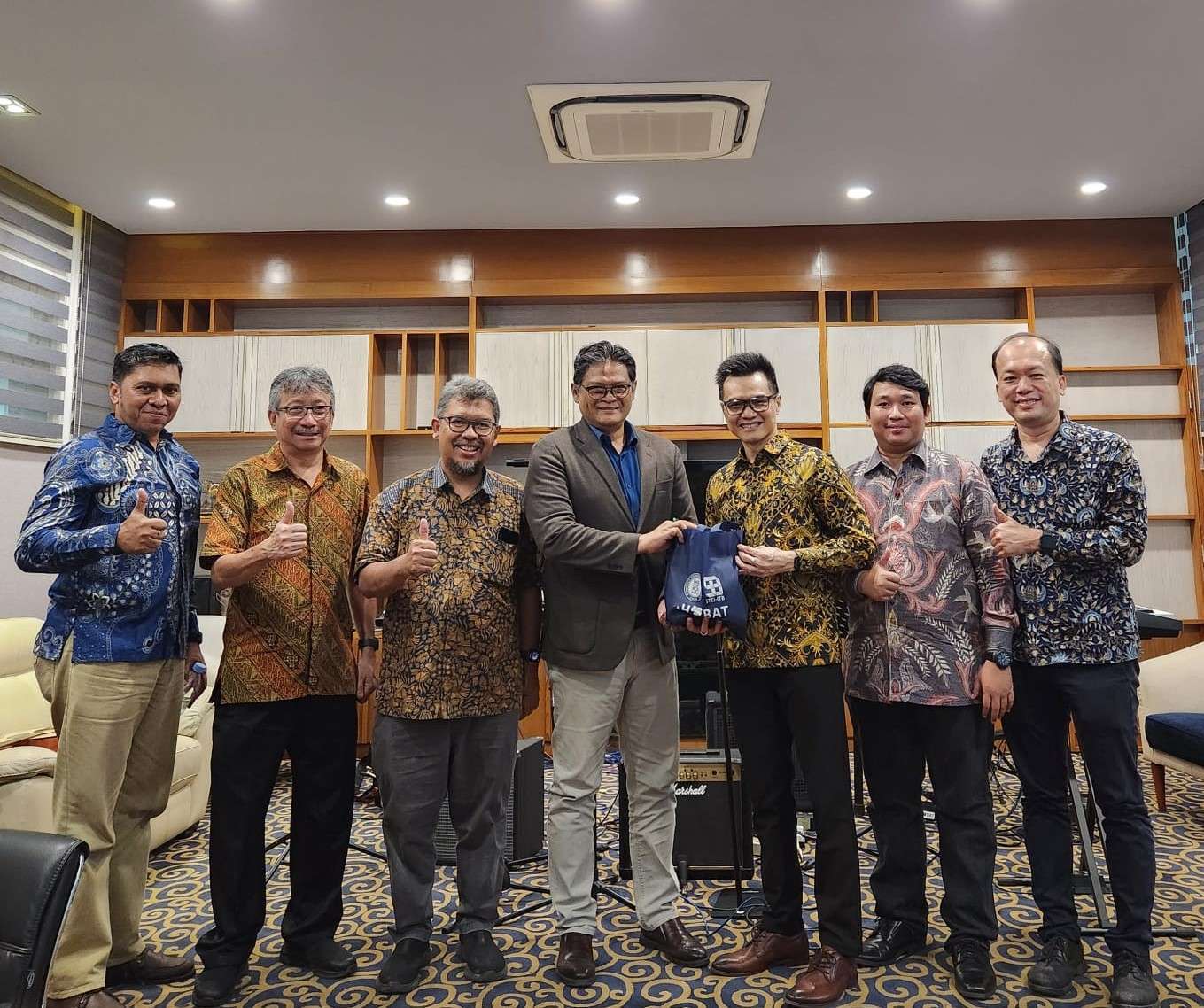 STEI ITB Menyambut Kunjungan Kehormatan dari Intel Indonesia Corporation untuk Eksplorasi Kerjasama Inovatif