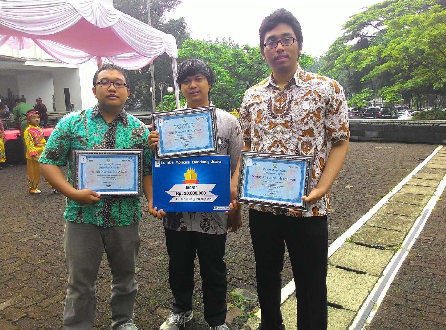 Mahasiswa Teknik Informatika STEI Juara I Bandung Juara