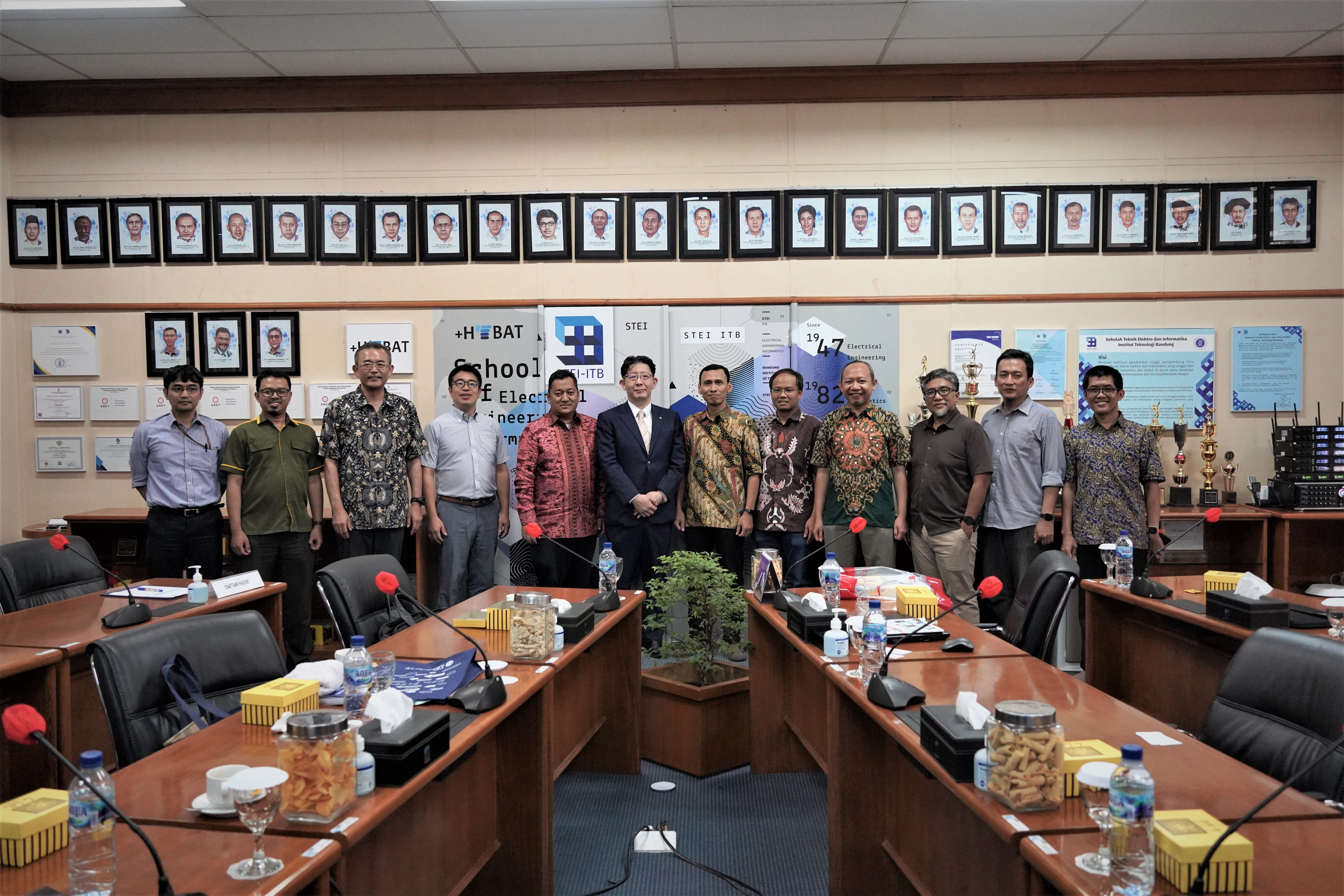 STEI ITB Menerima Kunjungan dari Finardi&Co dan The Kyushu Techno College untuk Penjajakan Kerja Sama Program Student Exchange