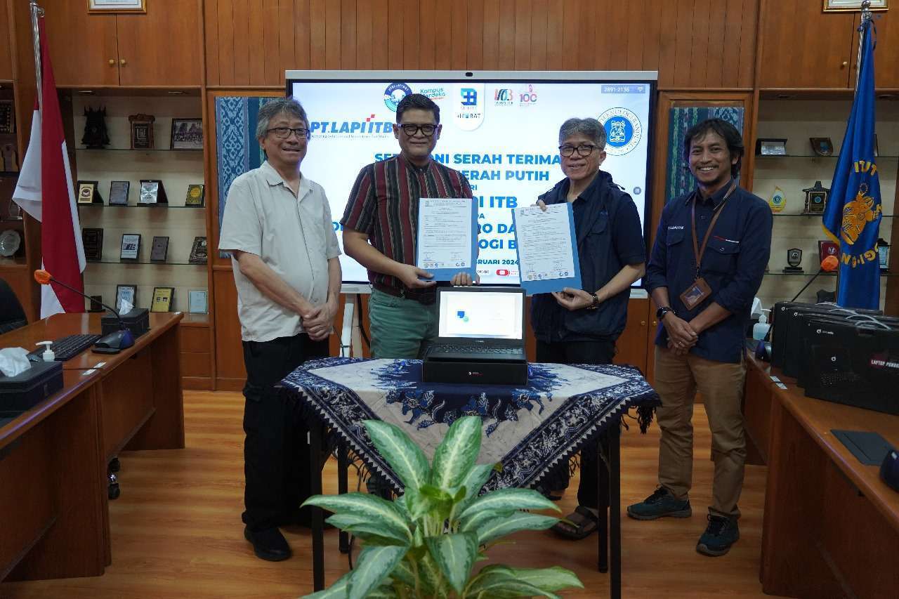 STEI ITB Menerima Laptop Merah Putih dari PT LAPI ITB