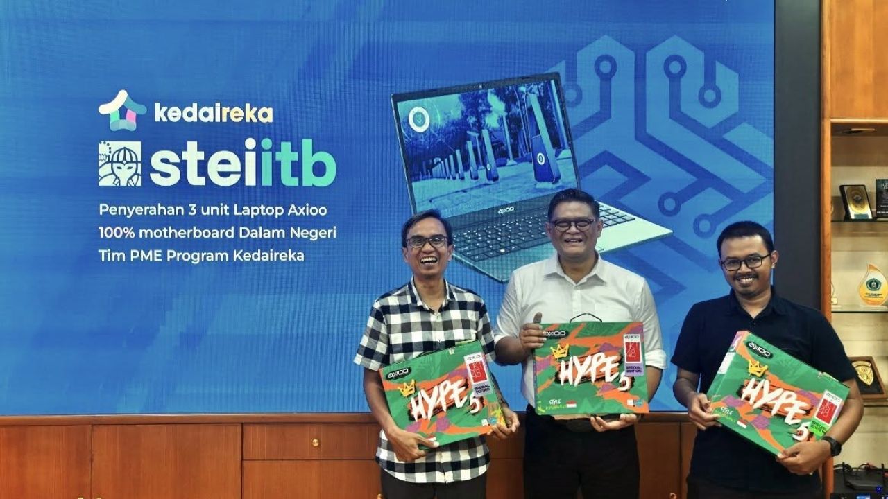 STEI ITB Menerima Hibah Laptop Karya Peneliti dalam Program Kedaireka