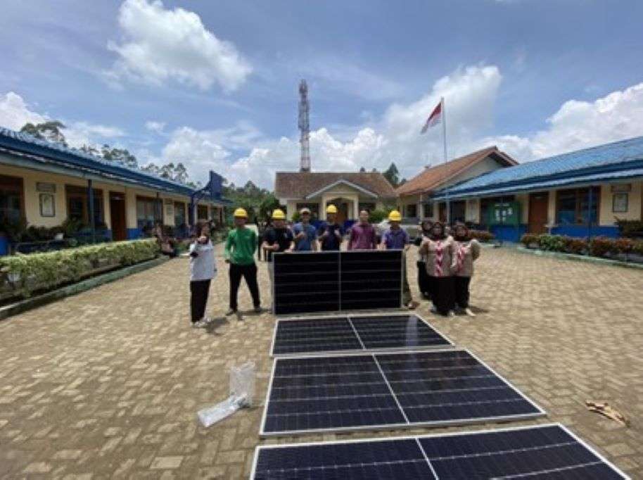 Pengabdian Masyarakat HME ITB: Instalasi PLTS Atap dan Pengajaran di SDN Sukamanah, Pangalengan.