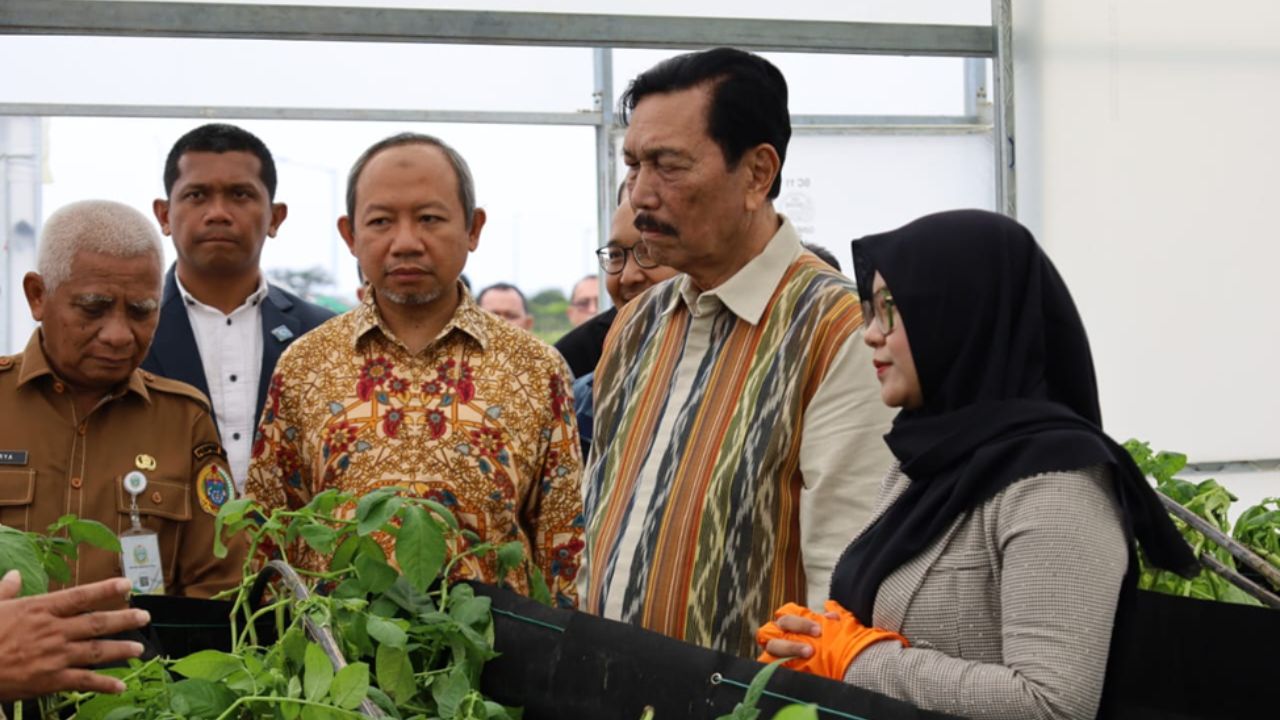 Prof. Umar Khayam Wakili Rektor ITB dalam Kunjungan Kerja Peninjauan TSTH2 dan Data Center IT Del