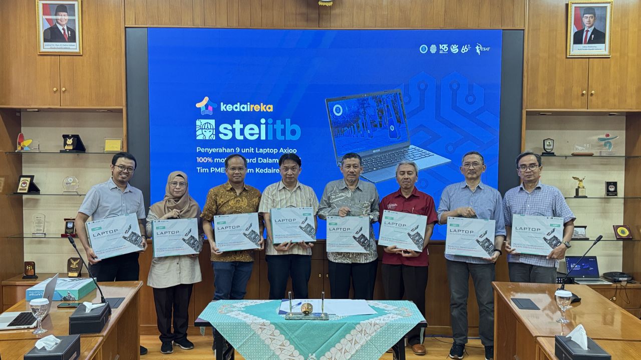 Distribusi Laptop Merah Putih kepada Ketua KK STEI ITB sebagai Dukungan Kegiatan Akademik