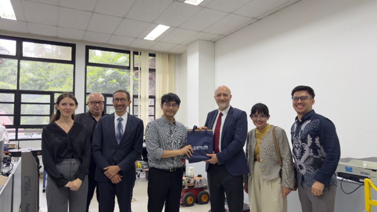 Meningkatkan Potensi Kolaborasi: STEI ITB Menerima Kunjungan dari Université Paris-Saclay