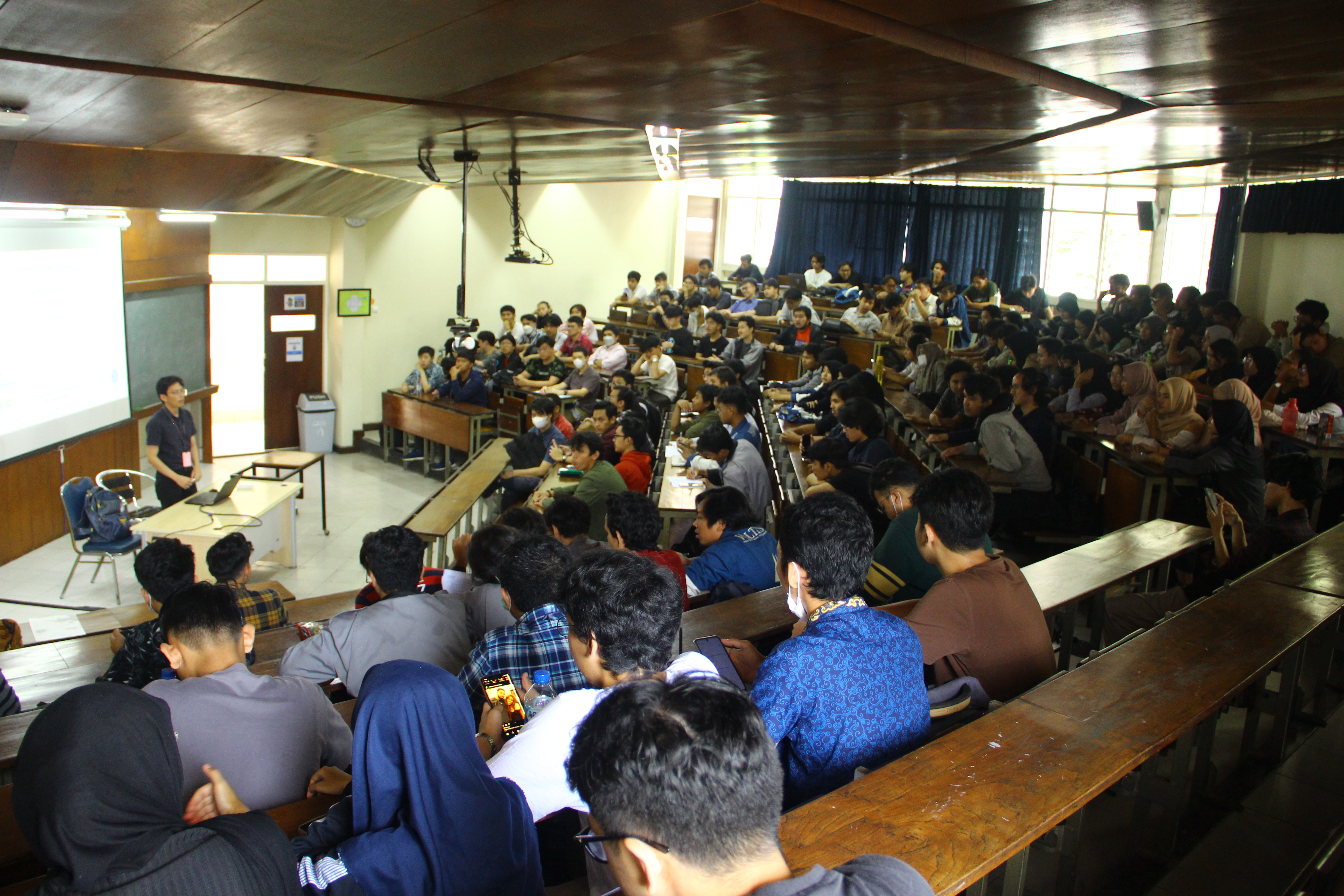 Safety Induction dan Simulasi Pemadaman Api: Mahasiswa STEI ITB Siap Hadapi Tantangan Keselamatan