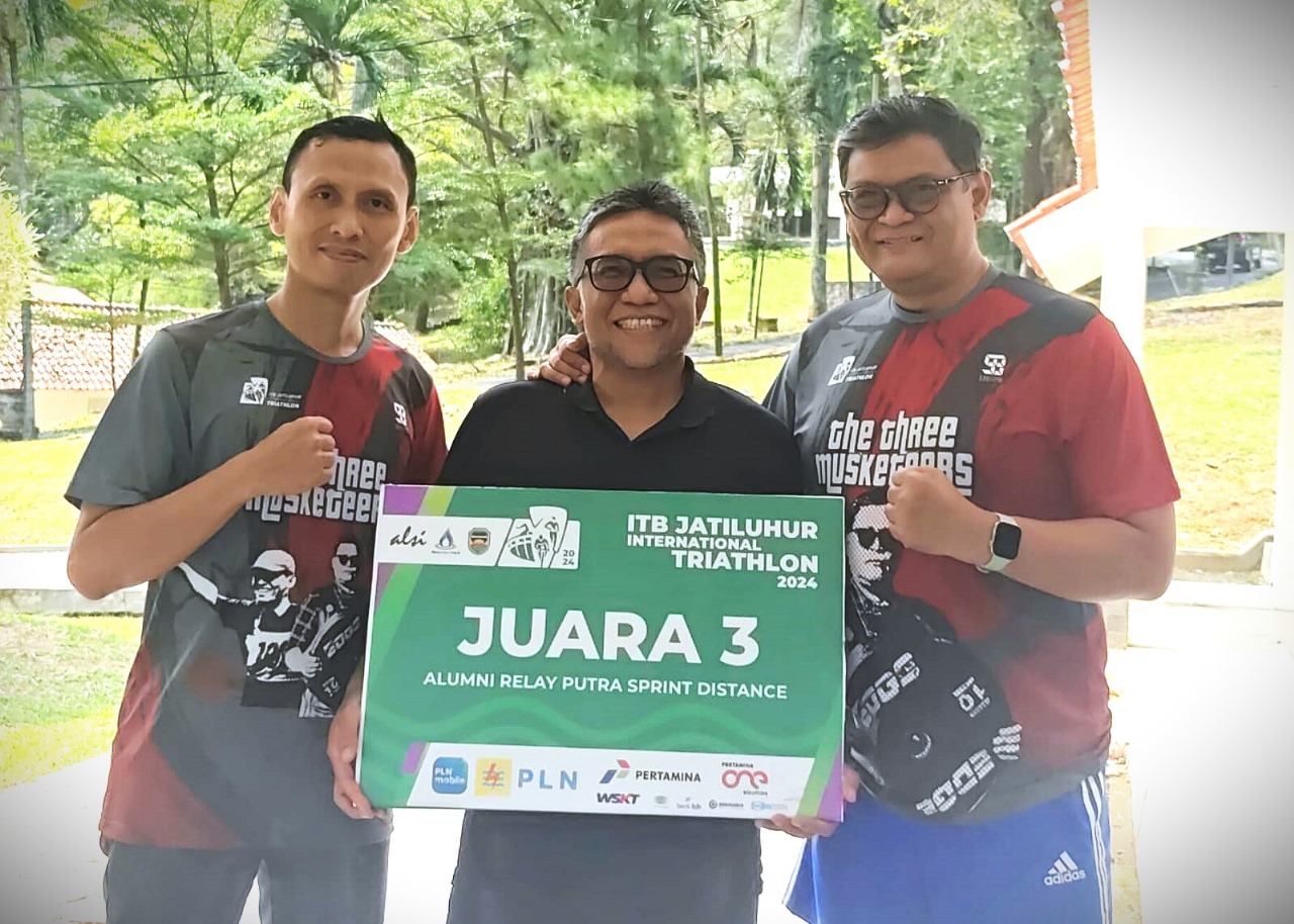 STEI ITB Raih Juara 3 di Kategori “Alumni Relay Putra Sprint Distance” ITB Jatiluhur International Triathlon 2024