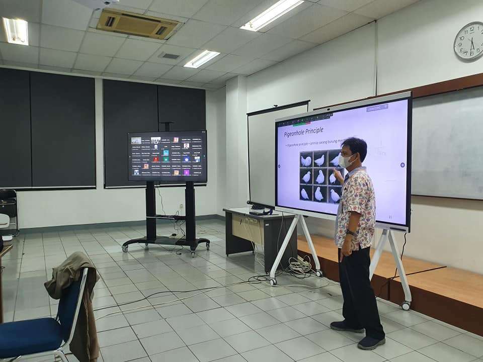 Kuliah Luring Perdana Setelah 1,5 Tahun Pandemi