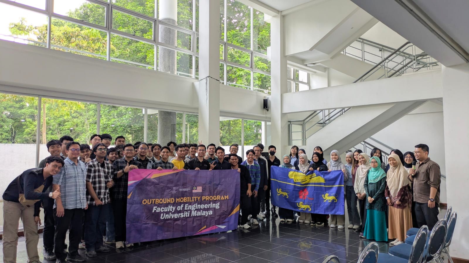 Mahasiswa Universiti Malaya Kunjungi STEI ITB, Perkuat Kolaborasi Akademik dan Budaya