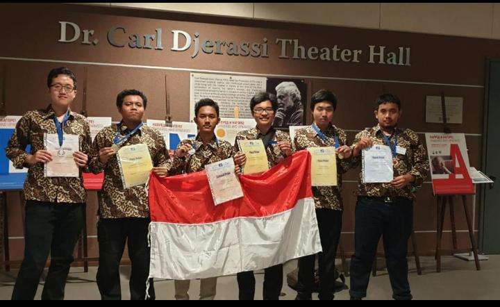 STEI Informatics Student Won Gold Medal in 2019 International Mathematics Competition