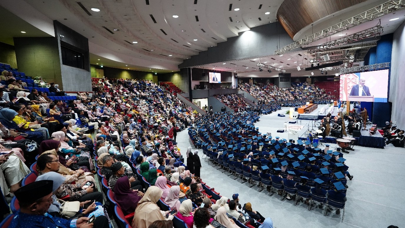 STEI ITB Lepas 95 Mahasiswa pada Wisuda Kedua 2025/2026