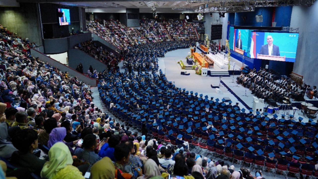 Dua Wisudawan Doktoral STEI ITB Torehkan Prestasi di Wisuda Pertama Tahun Akademik 2025/2026